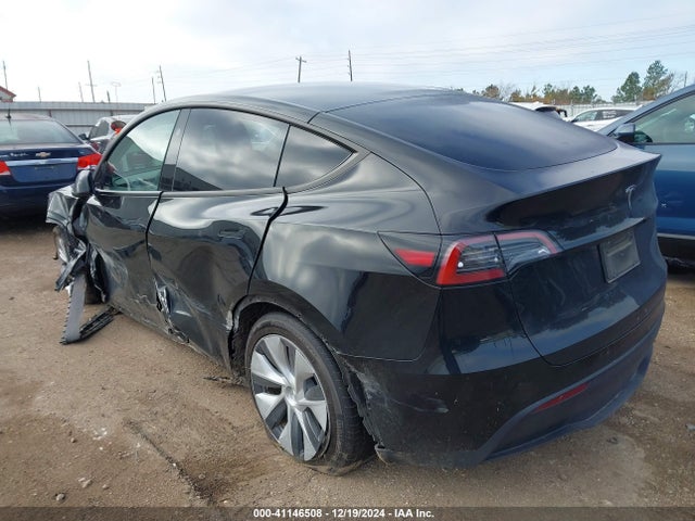 2024 TESLA MODEL Y 7SAYGDED4RF042898 Photo 2