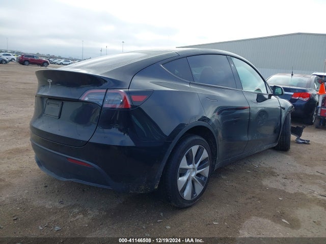 2024 TESLA MODEL Y 7SAYGDED4RF042898 Photo 3