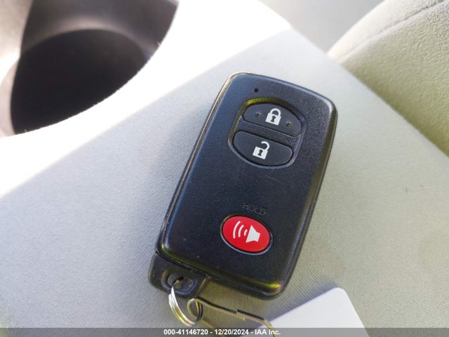 Toyota Prius Two 2014 JTDKN3DU1E0370146 Image 11