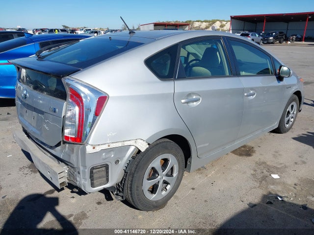 Toyota Prius Two 2014 JTDKN3DU1E0370146 Image 4