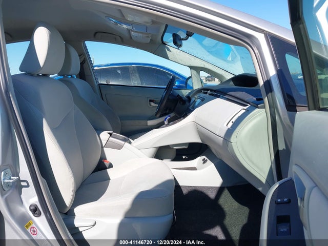 Toyota Prius Two 2014 JTDKN3DU1E0370146 Image 5