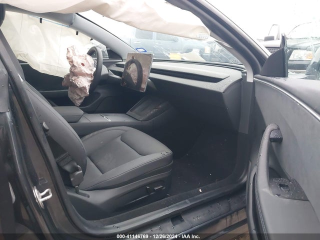 2024 TESLA MODEL 3 5YJ3E1EB9RF735489 Photo 4