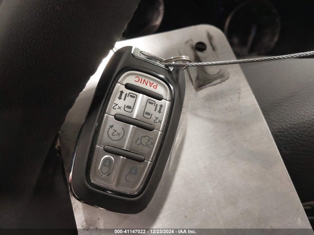 2C4RC1CG2PR566321 Chrysler Voyager Lx
