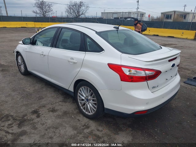 1FADP3J25EL355742 Ford Focus Titanium