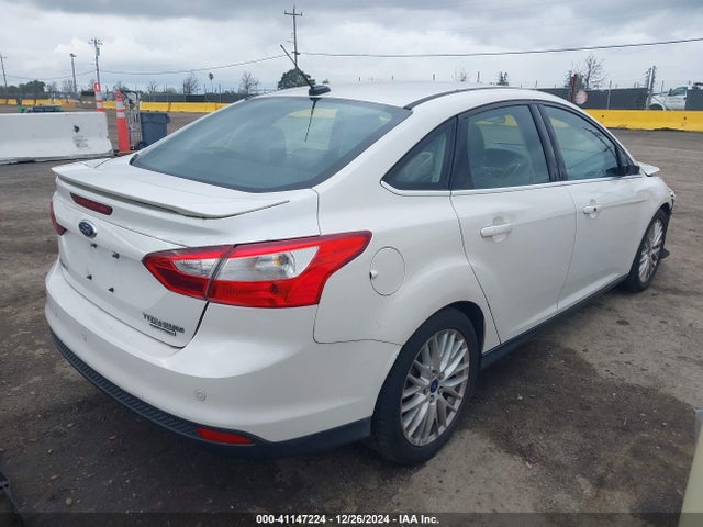 1FADP3J25EL355742 Ford Focus Titanium