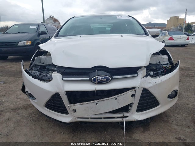 1FADP3J25EL355742 Ford Focus Titanium