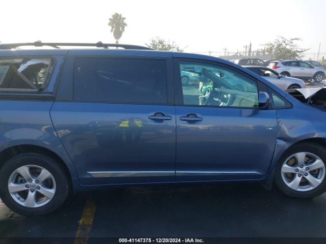 5TDKZ3DC7HS875279 Toyota Sienna Le 8 Passenger
