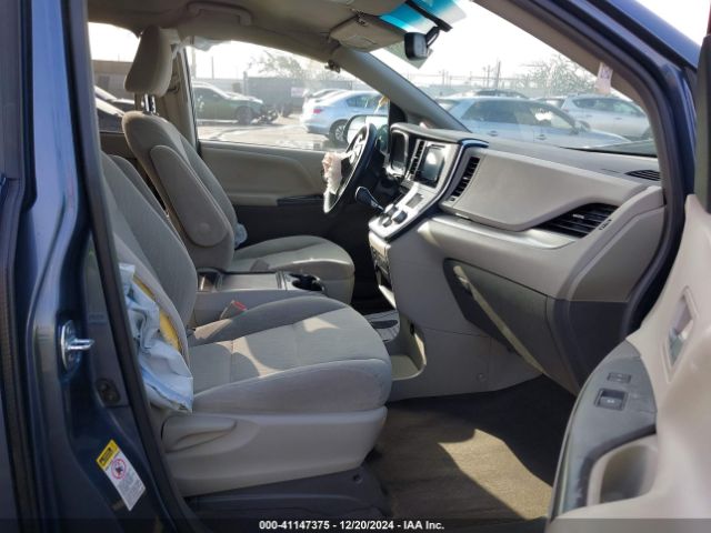 5TDKZ3DC7HS875279 Toyota Sienna Le 8 Passenger