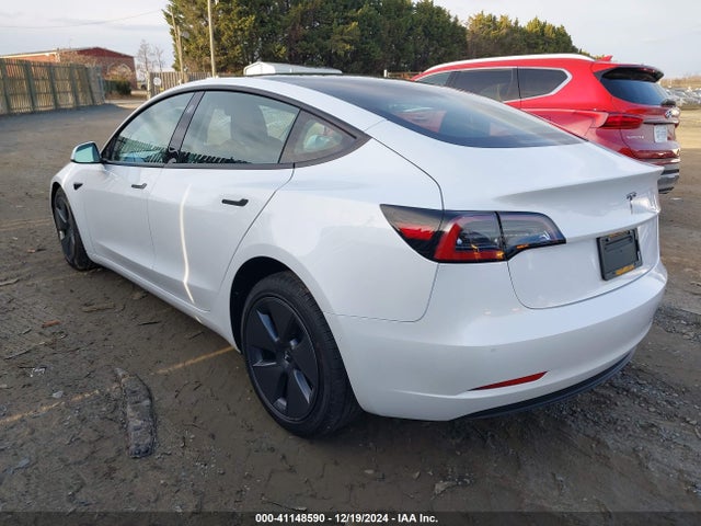 2022 TESLA MODEL 3 5YJ3E1EA8NF121678 Photo 2