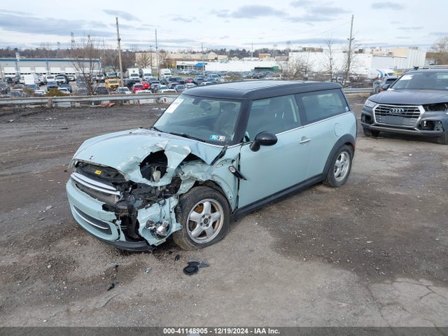 2011 MINI COOPER CLUBMAN WMWZF3C56BT267592 Photo 1