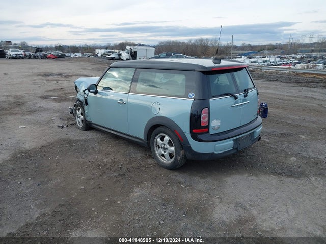 2011 MINI COOPER CLUBMAN WMWZF3C56BT267592 Photo 2
