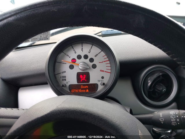 2011 MINI COOPER CLUBMAN WMWZF3C56BT267592 Photo 6