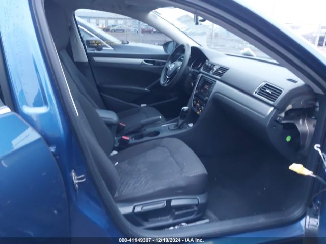 1VWAT7A33HC014284 Volkswagen Passat 1.8t S