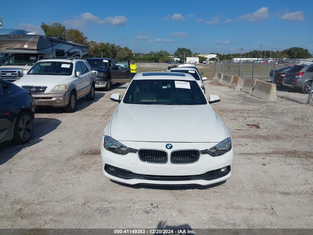 BMW 320i Xdrive 2016 WBA8E5G57GNT93573 Image 12