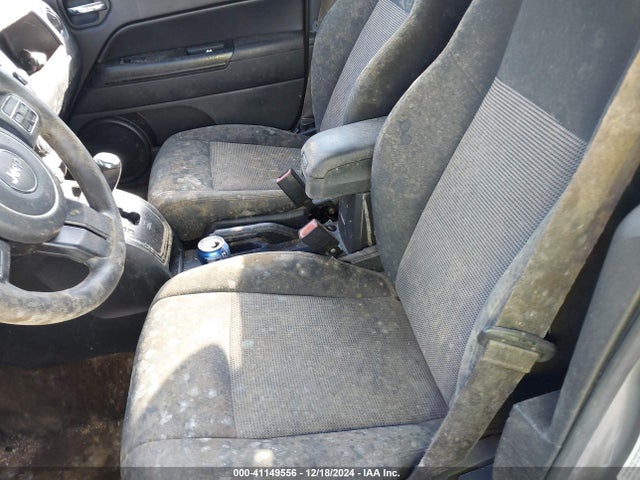1C4NJPBBXED813565 Jeep Patriot Sport