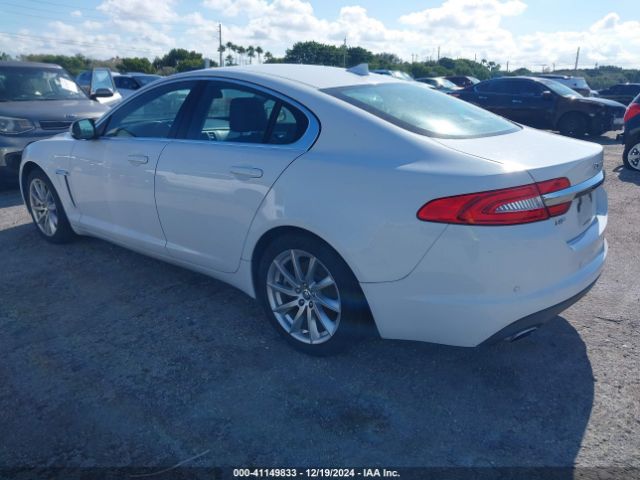 2013 JAGUAR XF SAJWA0ES4DPS69747 Photo 2