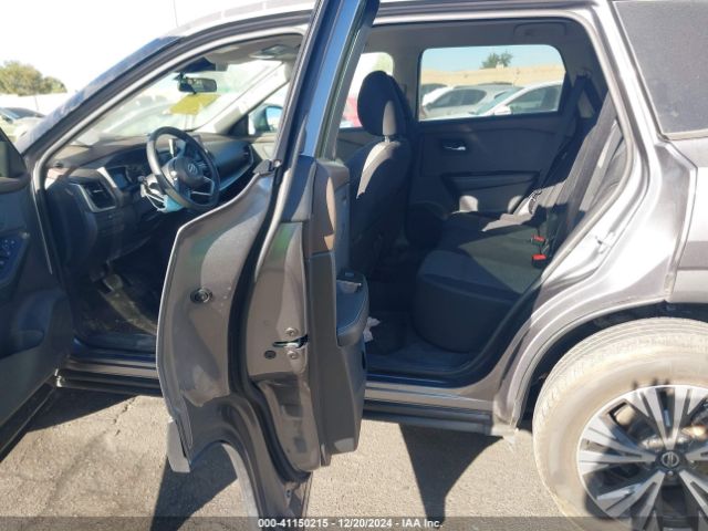 5N1AT3BA1MC768282 Nissan Rogue Sv Fwd
