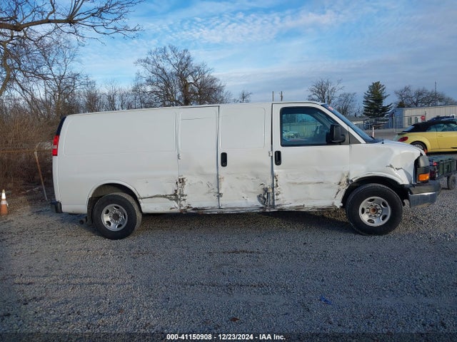 GMC Savana 3500 Work Van 2014 1GTZ7UCG9E1164755 Image 13