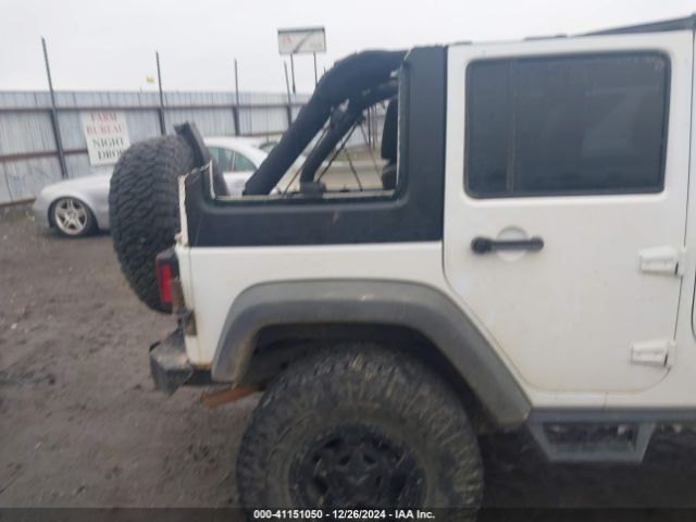 1C4BJWDG2FL764505 Jeep Wrangler Unlimited Sport