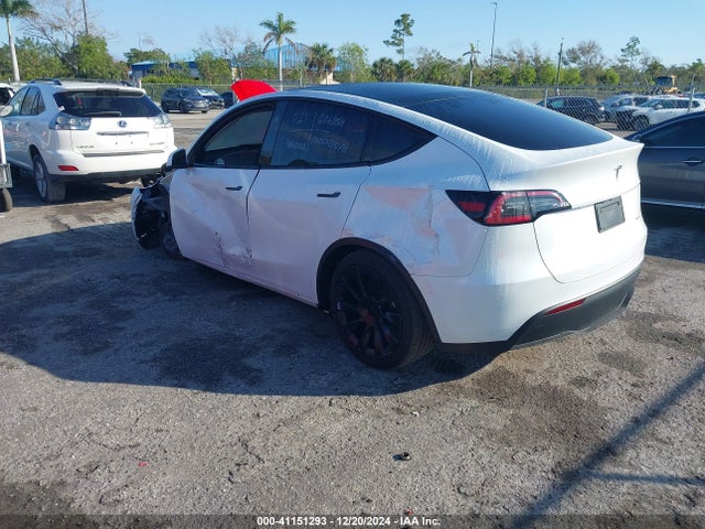 2023 TESLA MODEL Y 7SAYGDEE0PA199427 Photo 2