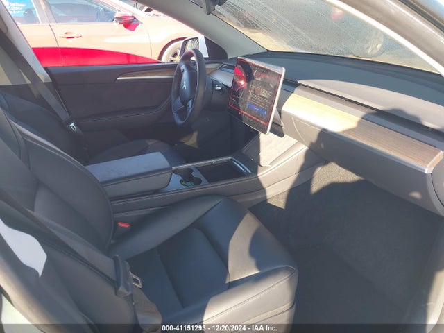 2023 TESLA MODEL Y 7SAYGDEE0PA199427 Photo 4