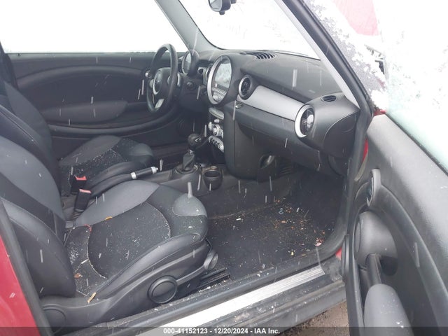 2009 MINI COOPER CLUBMAN WMWML335X9TN68606 Photo 4