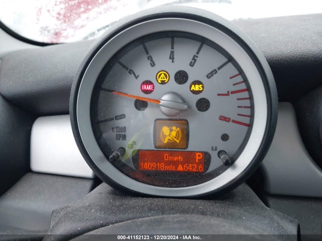 2009 MINI COOPER CLUBMAN WMWML335X9TN68606 Photo 6