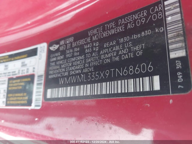 2009 MINI COOPER CLUBMAN WMWML335X9TN68606 Photo 8
