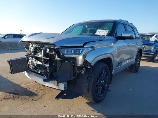 Toyota Sequoia Platinum 2024 7SVAAABAXRX026547 Image 2