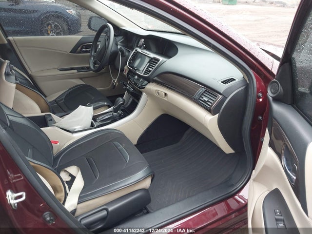 Honda Accord 2017 1HGCR2F72HA129755 Image 18