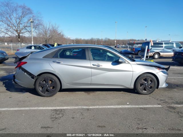 5NPLM4AG4NH081132 Hyundai ELANTRA SEL