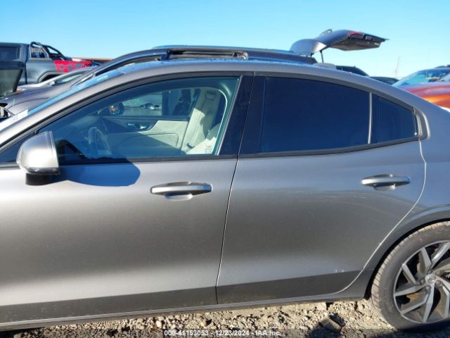 7JRA22TKXKG017522 Volvo S60 T6 Momentum