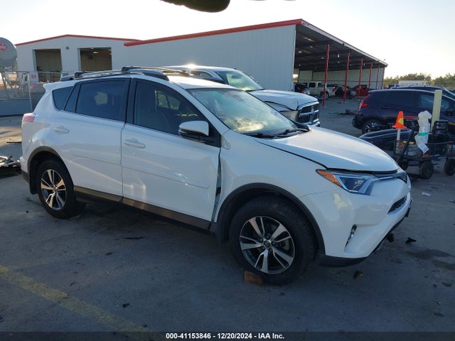 Toyota Rav4 Xle 2017 JTMWFREV9HD103651 Image 1