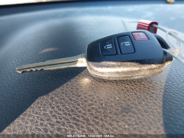 Toyota Rav4 Xle 2017 JTMWFREV9HD103651 Image 11
