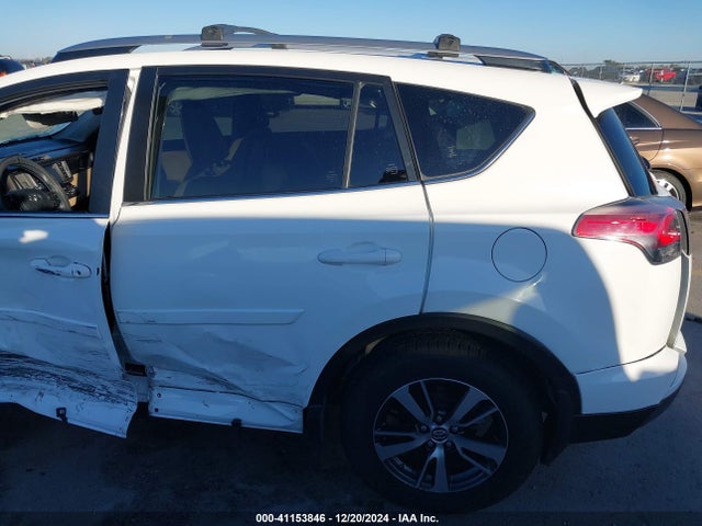 Toyota Rav4 Xle 2017 JTMWFREV9HD103651 Image 18