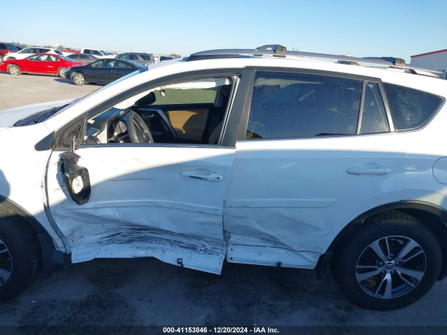 Toyota Rav4 Xle 2017 JTMWFREV9HD103651 Image 19