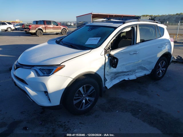 Toyota Rav4 Xle 2017 JTMWFREV9HD103651 Image 2