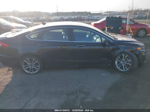 3FA6P0RUXKR138035 Ford Fusion Hybrid Titanium