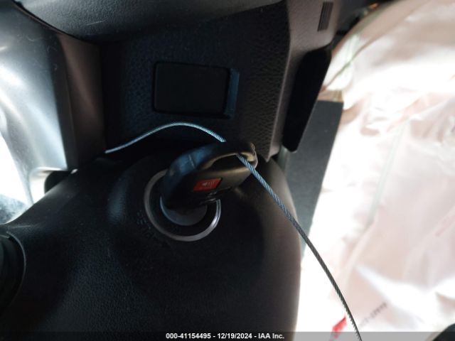 JTMZFREV0HD099132 Toyota RAV4 LE