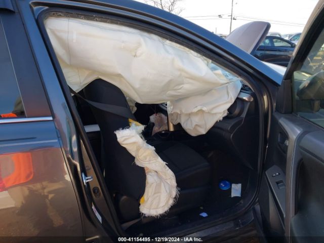 JTMZFREV0HD099132 Toyota RAV4 LE
