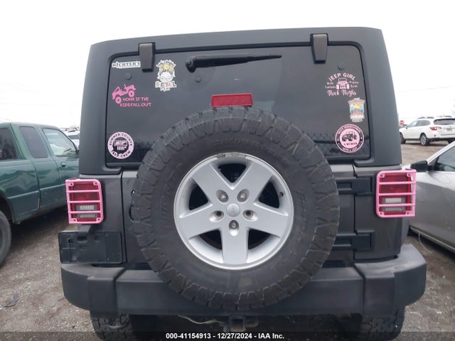 1C4BJWDG3HL558841 Jeep Wrangler Unlimited Sport 4x4