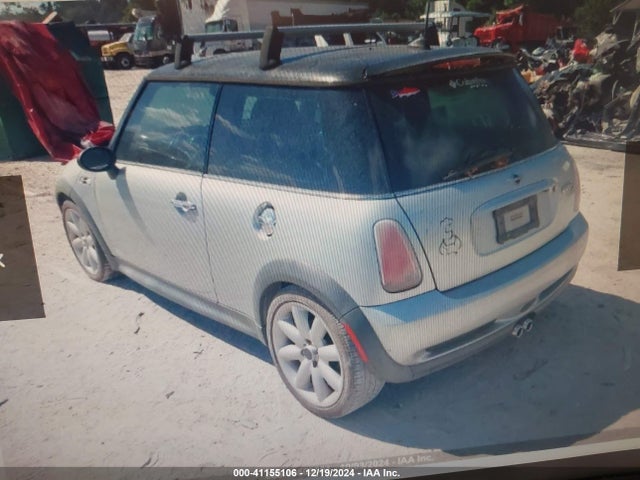 2005 MINI COOPER S WMWRE33415TD96468 Photo 2