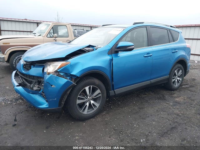 Toyota Rav4 Xle 2017 JTMRFREV2HD198454 Image 2