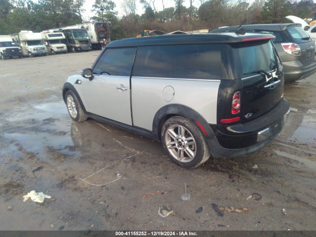 2011 MINI COOPER CLUBMAN WMWZF3C55BT188365 Photo 2