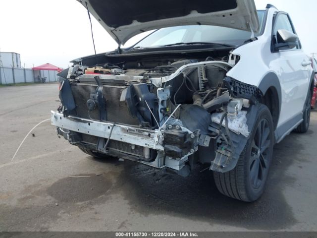 2T3RFREV2JW733310 Toyota Rav4 Adventure/xle
