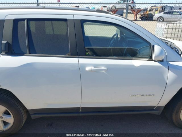 1C4NJCEA2GD744319 Jeep Compass Latitude