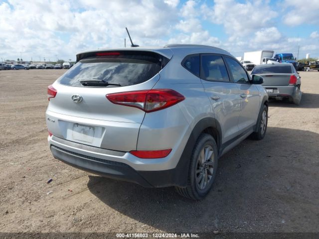 KM8J33A45HU340338 Hyundai TUCSON SE