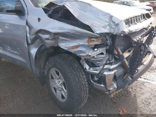 5TFUM5F18JX077971 Toyota Tundra Sr5 4.6l V8