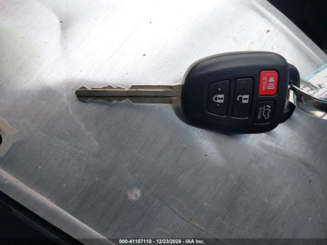 JTMRFREV2HJ152589 Toyota Rav4 Xle