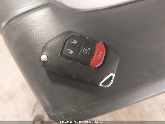 1C4HJXEG9JW215910 Jeep Wrangler Unlimited Sahara 4x4